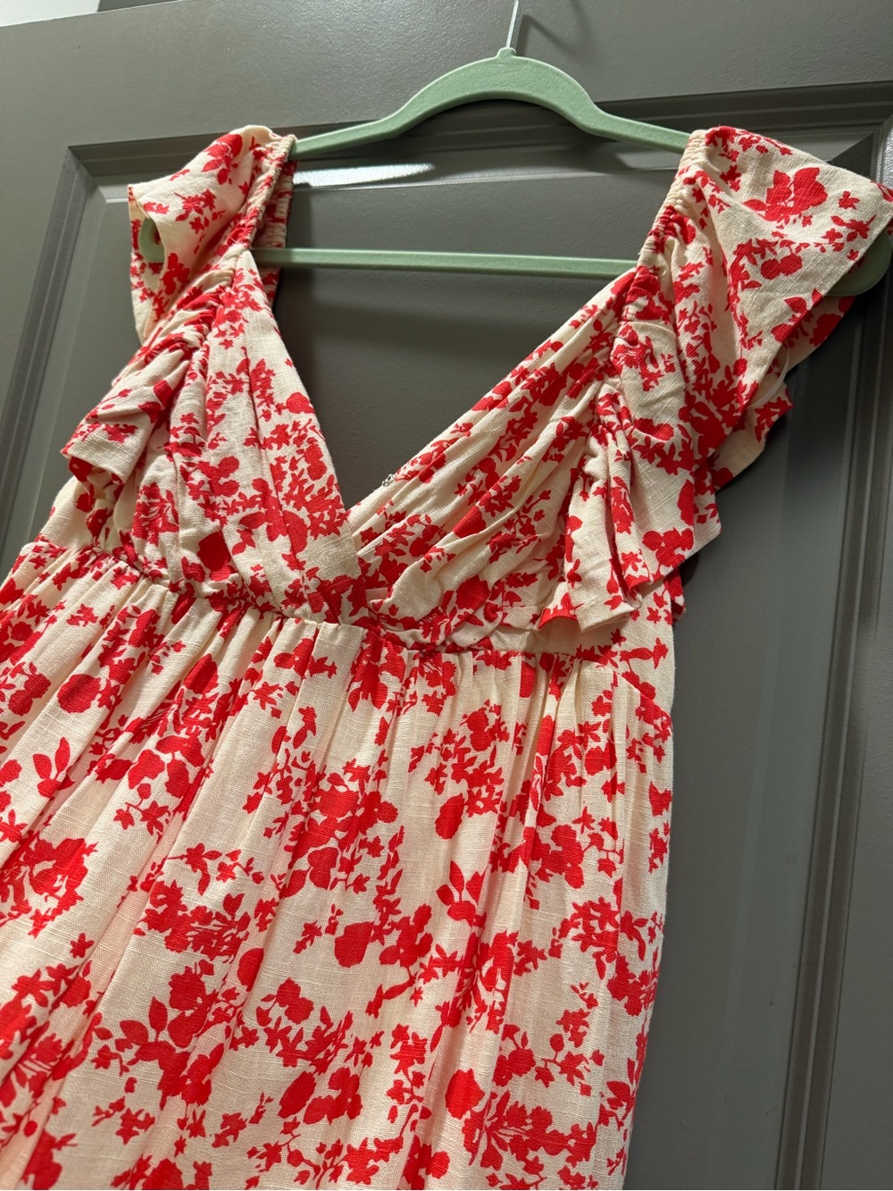 Floral V-Neck Summer Dress in Cream and Red - Picture 5 of 6